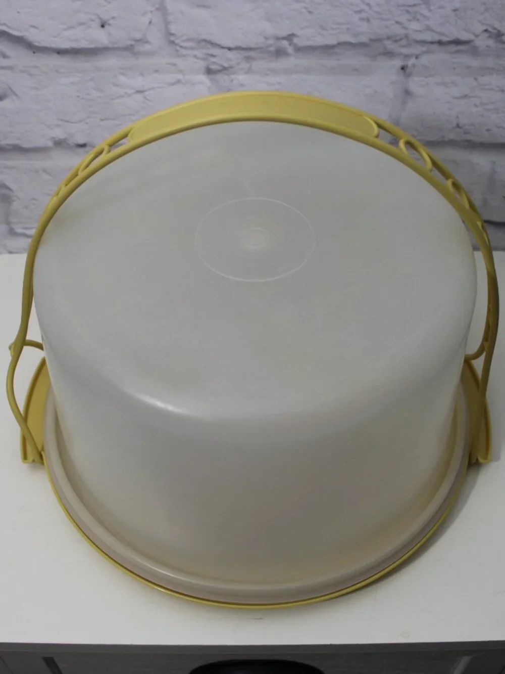 Vintage Tupperware Round Cake Taker Saver Dome with Handle and Base